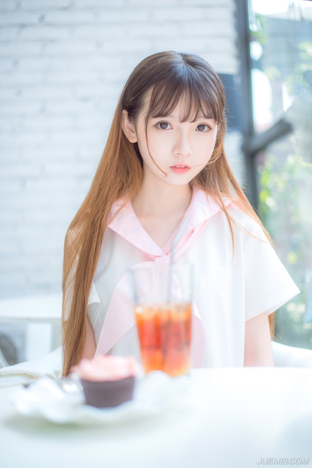 “以士元的性格，恐怕不日便会打来，江州新定，人心不稳，我需在此坐镇，同时请严颜将军联络昔日部将，说降巴郡各城，幼常，我意让你秘密潜入成都，暗中联络成都世家，想办法挑拨成都世家！”诸葛亮看向马谡，一边在地图上勾勒，一边沉声道。